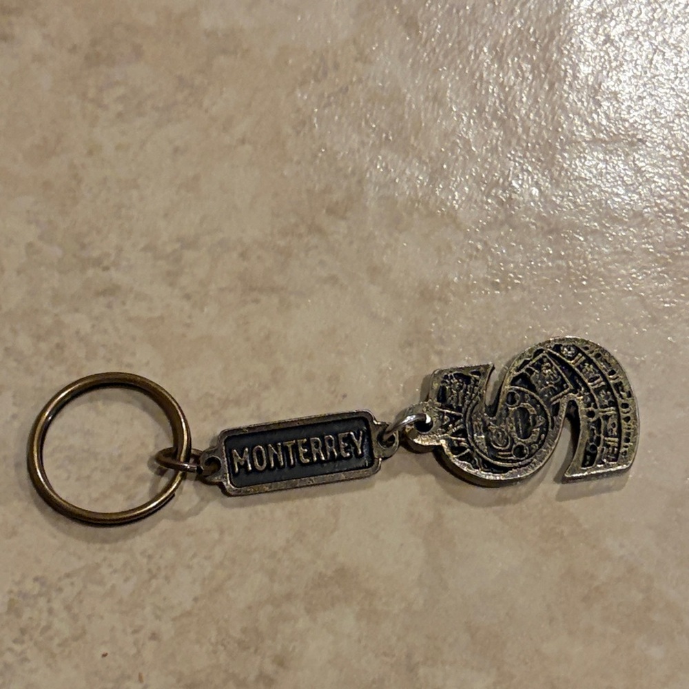 Letter “S” Monterrey Gold Keychain - Picture 2 of 3